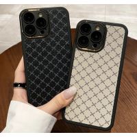 Чехол брендовый черный в ромб качественный на iPhone 15 pro